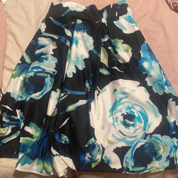 Pleated floral skirt - Picture 1 of 1